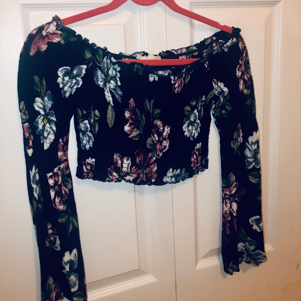 Off the Shoulder: blue floral crop top